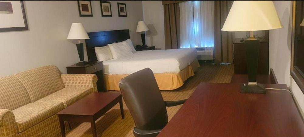 Superior King Suite interior
